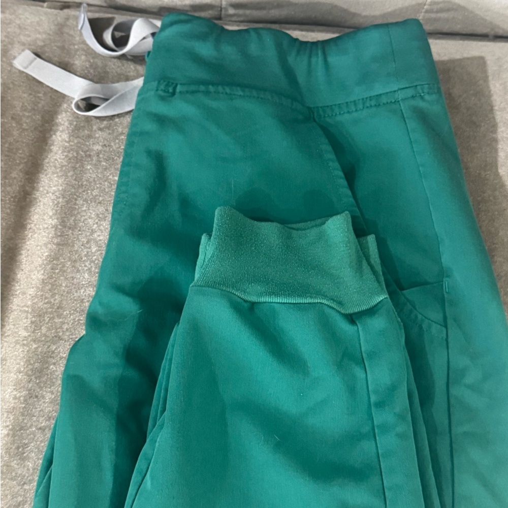 Figs Hunter Green Scrubs - Picture 2 of 5